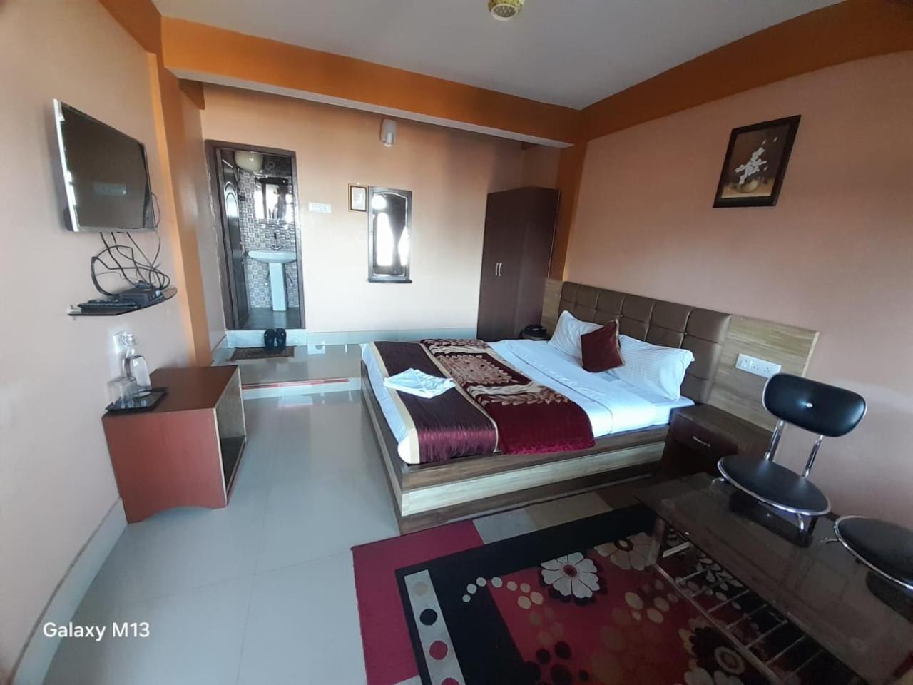 Hotel Jaswin Shanti Priya Дарджилинг Экстерьер фото